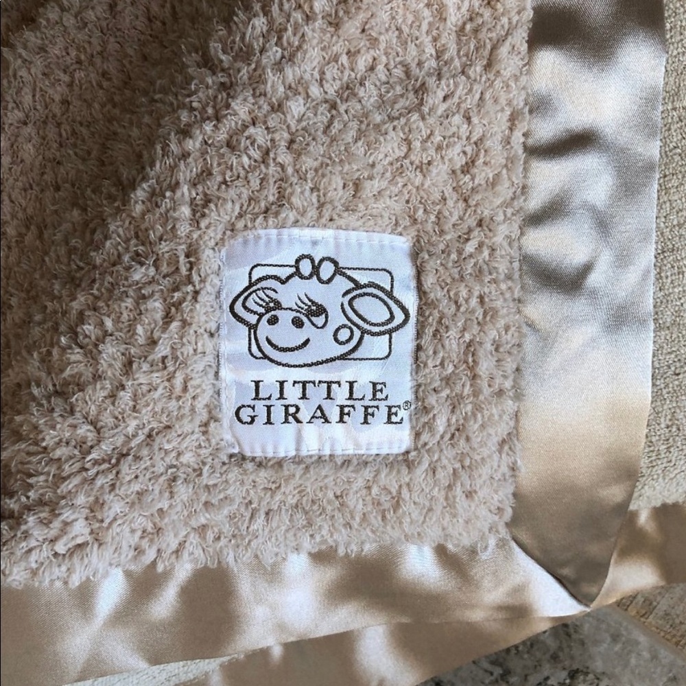 NWOT Gorgeously Soft Little Giraffe Tan Blanket